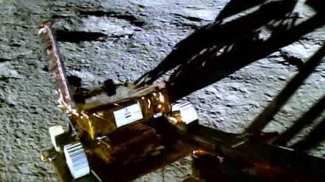 El rover indio pisando la Luna por primera vez