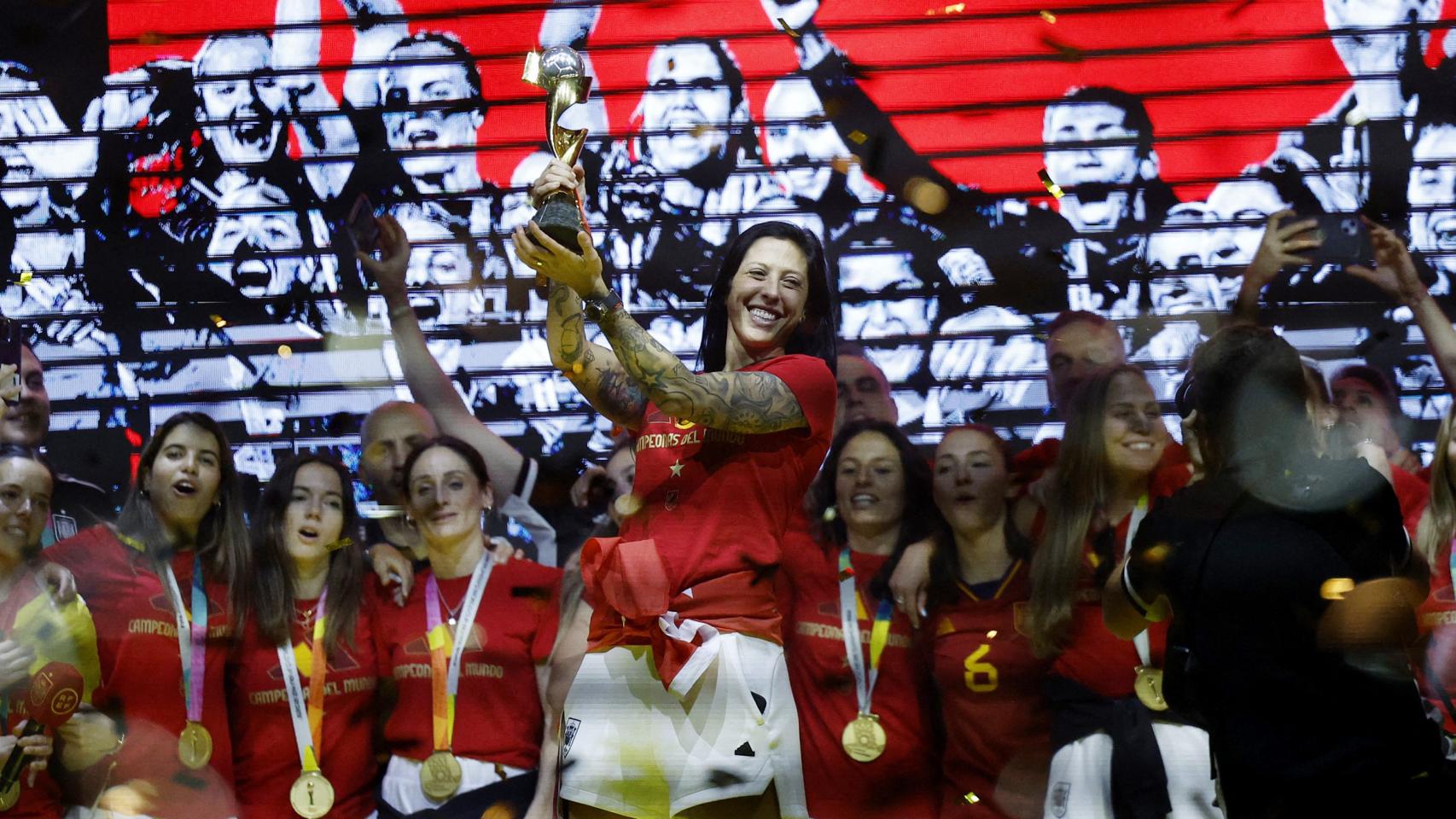 Jennifer Hermoso, con el trofeo del Mundial.