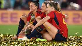 Jennifer Hermoso, Alexia Putellas e Irene Paredes, celebrando su victoria en el Mundial.