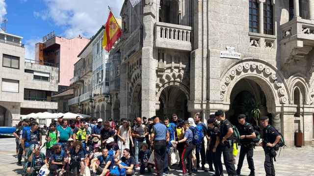 Peregrinos de la Associazione Mulino Sambuy a su llegada a O Porriño (Pontevedra).