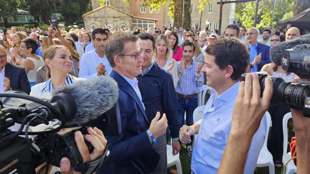 Feijoo junto a Fernández Mañueco  en la inauguración del curso político en el Castillo de Soutomaior (Pontevedra)