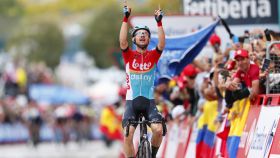 Andreas Kron celebra su triunfo en la etapa