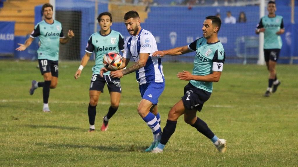 Un momento del partido del Alcoyano.