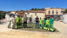 Ocho alumnos de jardinería mejoran las zonas verdes de Serradilla del Llano