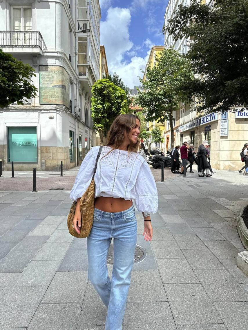 María Pombo ha compartido los detalles de su look a través de su perfil de Instagram.