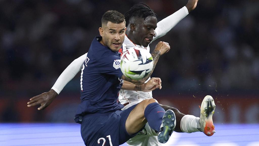 Lucas Hernández, en acción con el PSG.