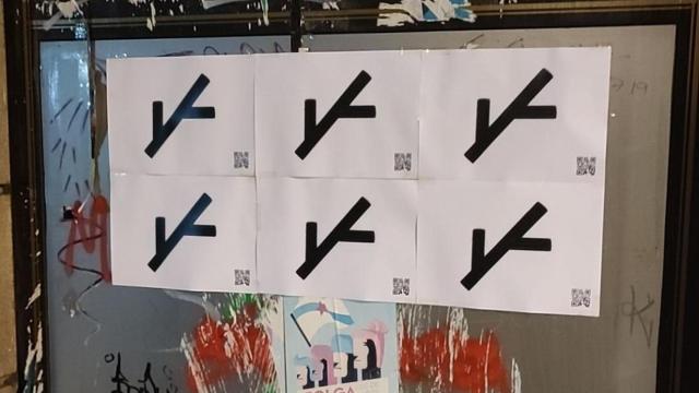 Carteles con el símbolo de Resistencia Ardente