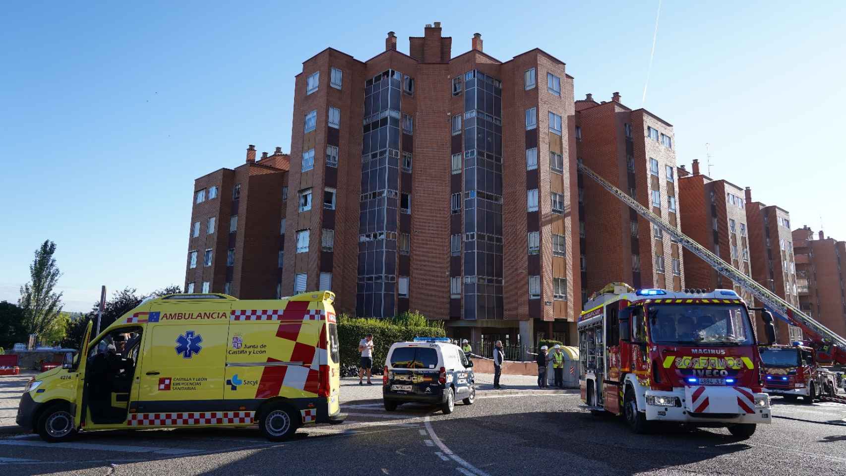 Los servicios de emergencia acuden al lugar del siniestro de la explosión en Valladolid.