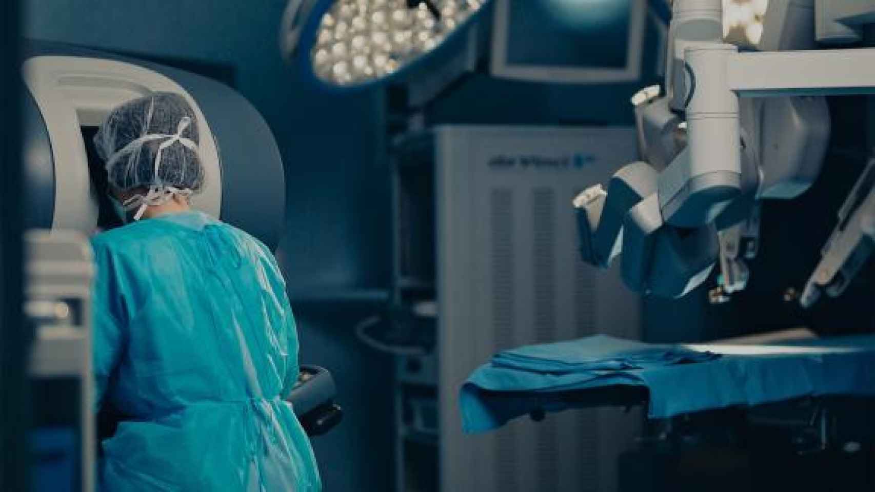 Robot cirujano en hospital
