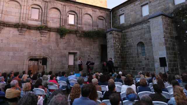 Un momento de las actuaciones en el monasterio.