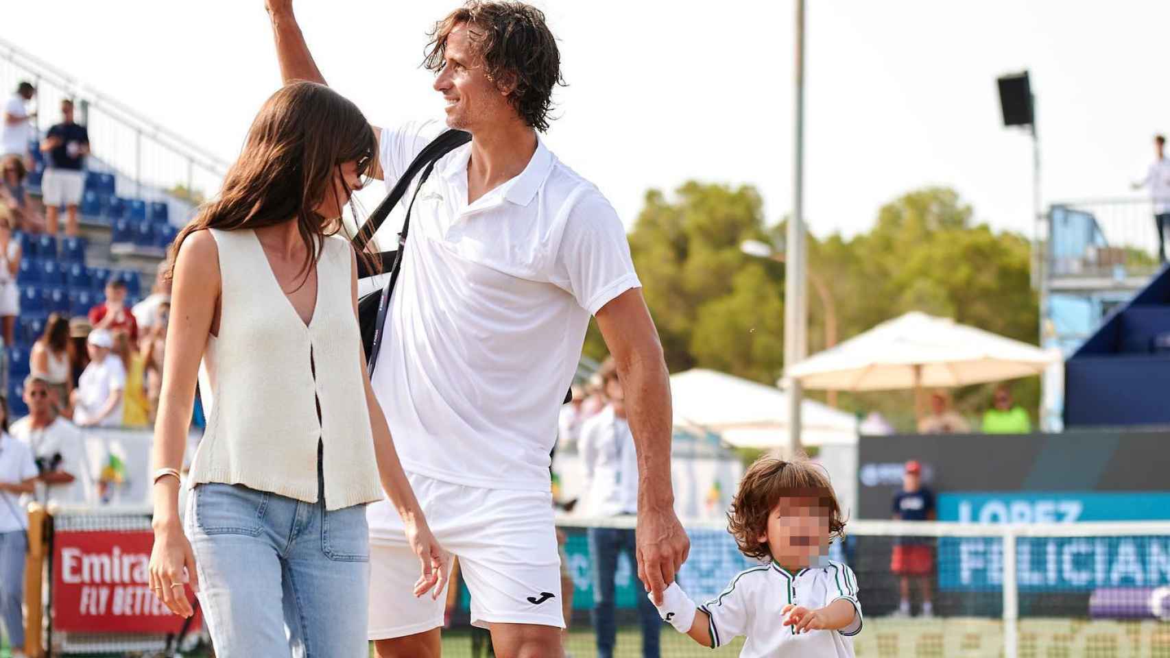 Feliciano López junto a su mujer y su hijo cuando se retiró del tenis.