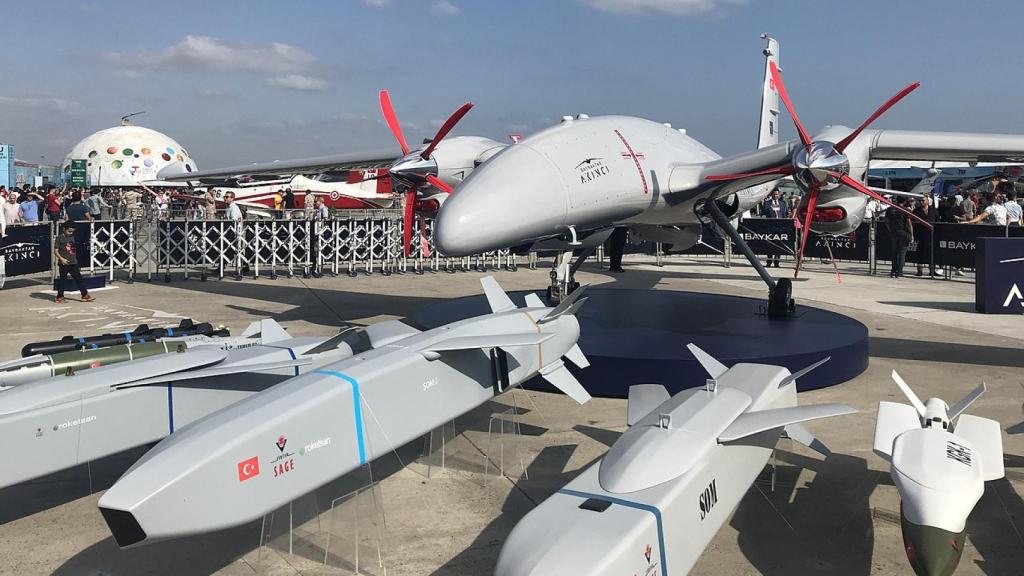 Dron Akinci en una exposición militar en 2019