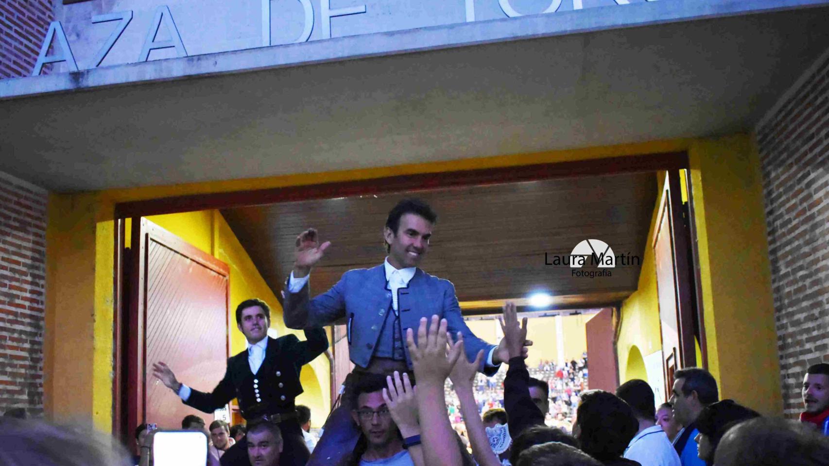 Sergio Galán y Guillermo Hermoso salieron a hombros del coso cuellarano