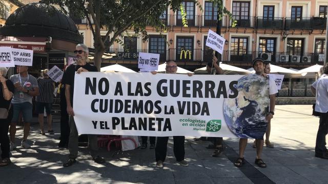 Protestas en la plaza de Zocodover de Toledo. Foto: Twitter @DesarmaMadrid.