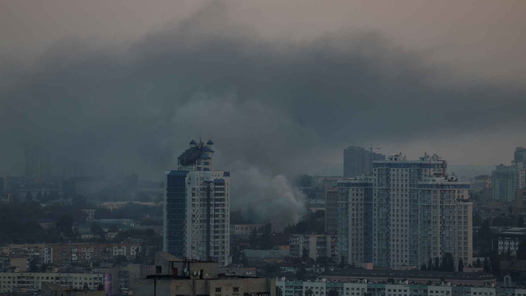 Kiev, este miércoles al amanecer tras un bombardeo ruso.