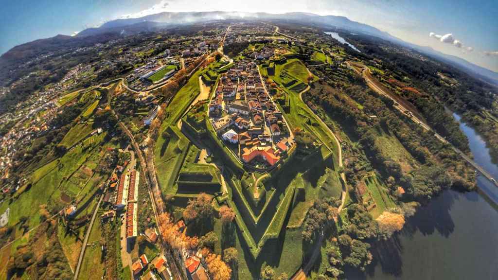 Vista aérea de la ciudad fortificada de Valença do Minho (Portugal).