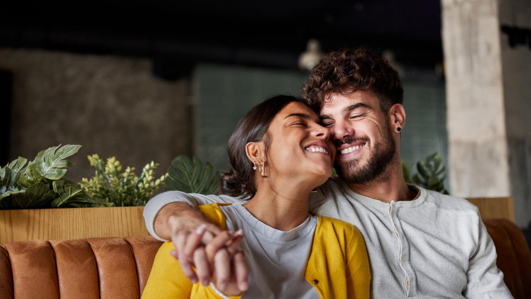 Imagen de archivo de una pareja feliz.