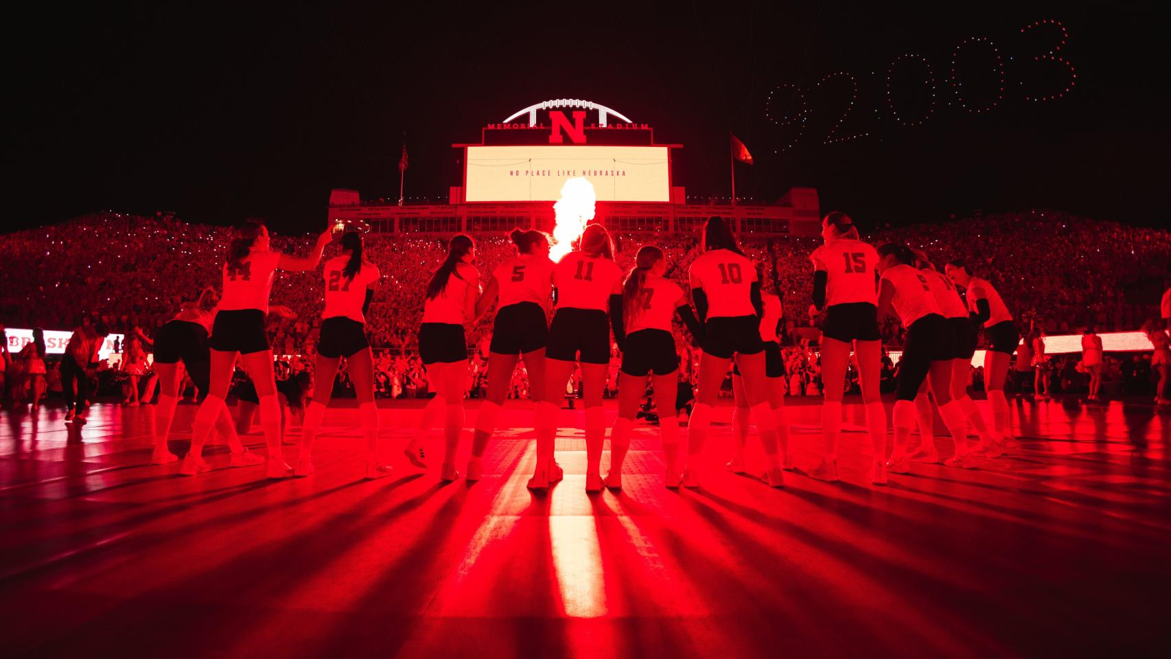 Las jugadoras del Nebraska Cornhuskers, en el partido más afluencia de la historia del deporte femenino.