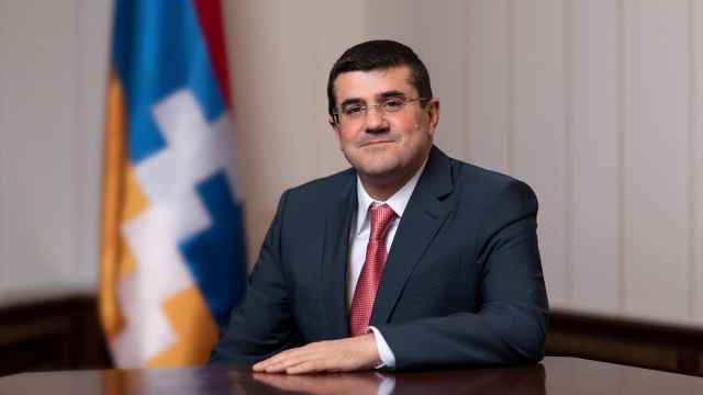 El líder de Nagorno Karabaj, Arayik Harutiunián, en su despacho.