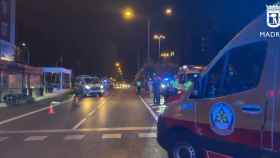 Agentes de la Policía Municipal de Madrid y Samur-Pc en el lugar del accidente.