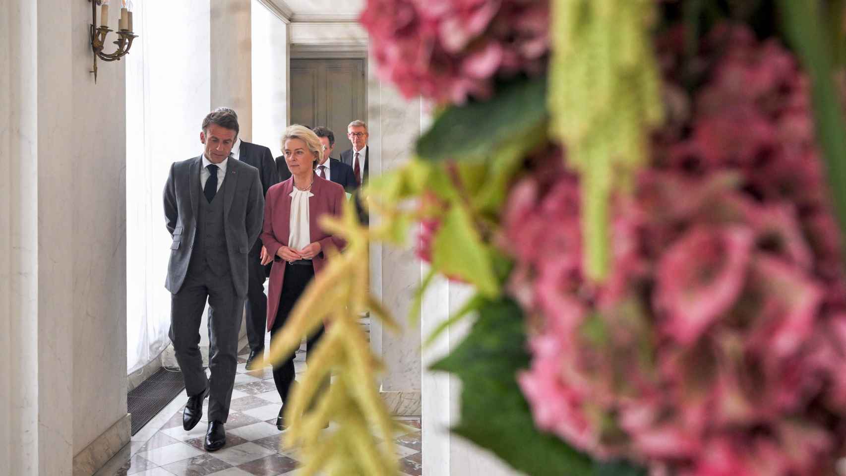 Ursula von der Leyen viajó este jueves a París para reunirse con Emmanuel Macron
