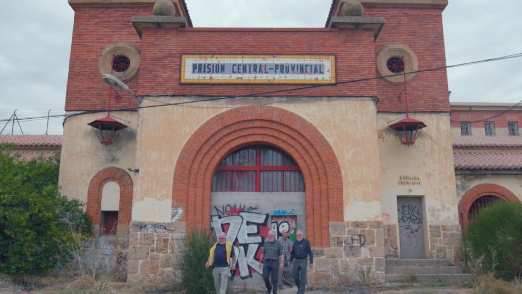 Josu Naberan, Juan Mari Zulaika, Xabier Amuriza y Eduard Fornés en los exteriores de la antigua Cárcel Provincial de Zamora