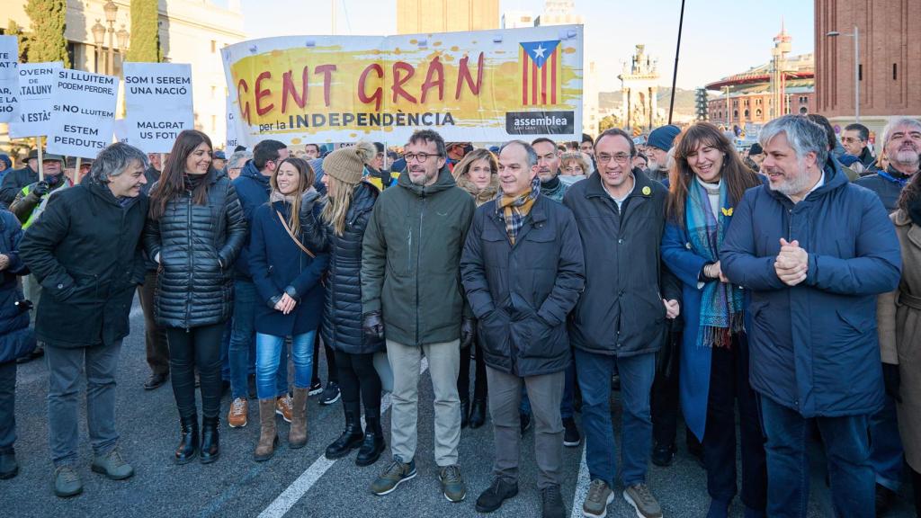 De izquierda a derecha: Josep Rius, Jordi Turull, Josep Rull, Laura Borràs y Albert Batet, el pasado 19 de enero durante una manifestación contra la Cumbre Hispano-Francesa celebrada en Barcelona.