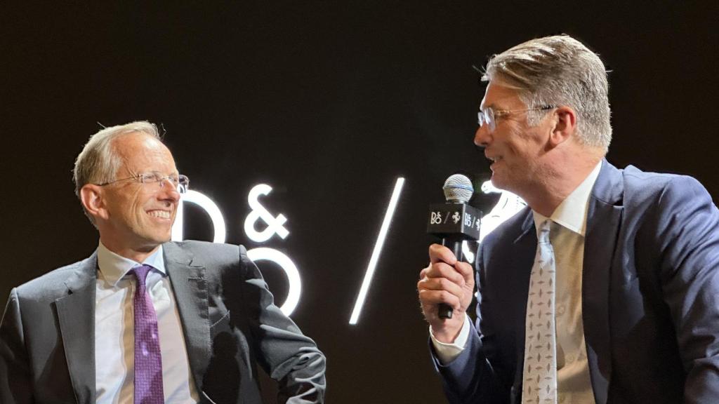 Benedetto Vigna y Kristian Teär, CEOs de Ferrari y Bang & Olufsen.