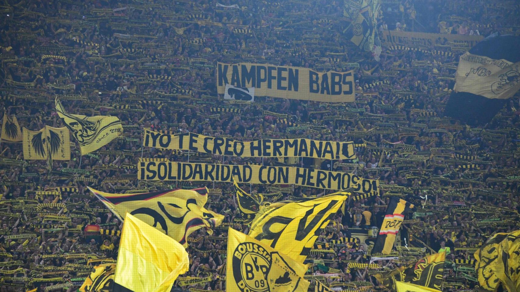 Pancarta de los aficionados del Dortmund en apoyo de Jenni Hermoso