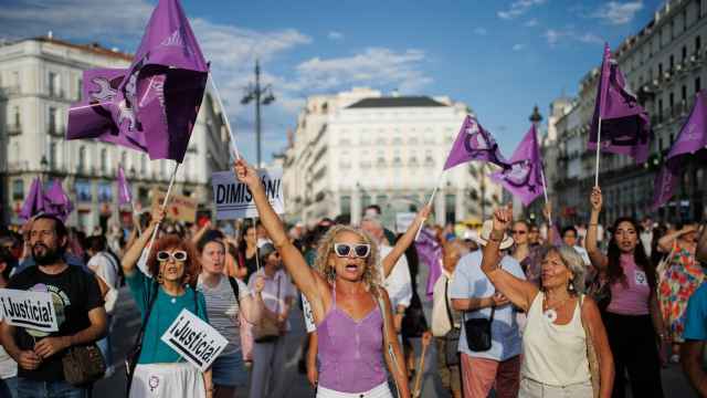 Manifestación de feministas en Madrid para pedir la dimisión de Luis Rubiales, este viernes.