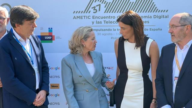 La vicepresidenta de Asuntos Económicos y Transformación Digital, Nadia Calviño, a su llegada al congreso de Ametic.