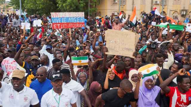 Protestas en Níger celebrando el apoyo ruso y criticando la influencia francesa