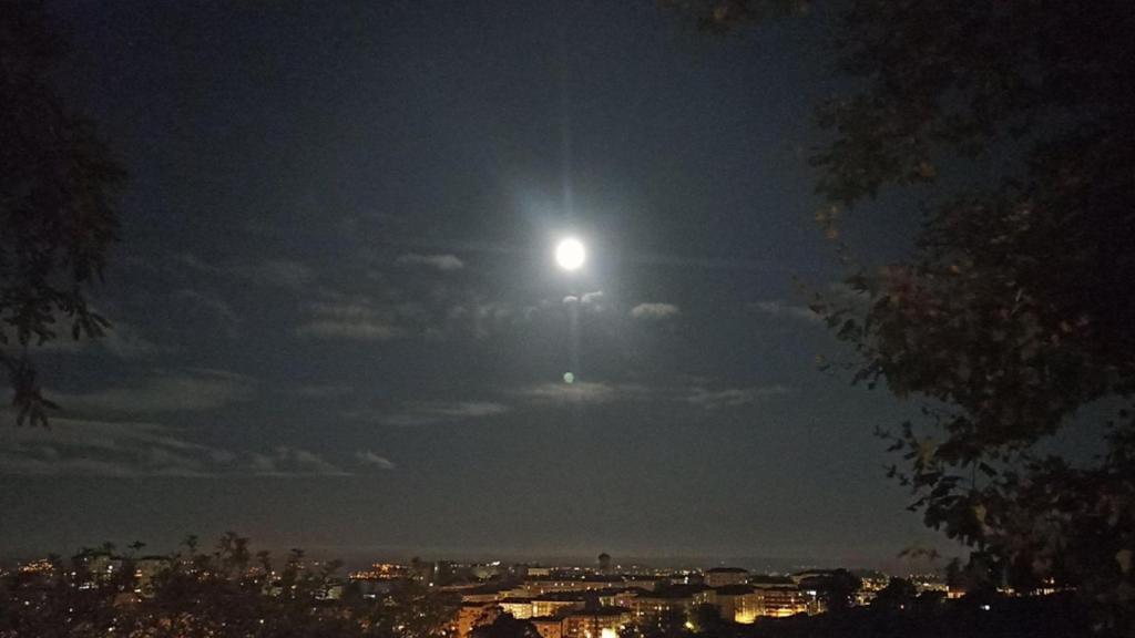 En imágenes: Así se vio la Superluna Azul en A Coruña y su área