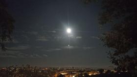 En imágenes: Así se vio la Superluna Azul en A Coruña y su área
