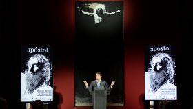 El presidente de la Junta de Castilla y León, Alfonso Fernández Mañueco, inaugura la exposición de retratos ''Apóstol'', de Ángel Luis Iglesias