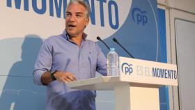 El coordinador general del PP, Elías Bendodo, en un acto en Estepona