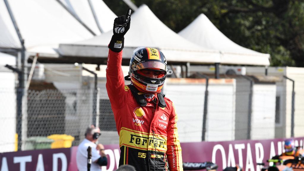 Carlos Sainz celebra su pole en Monza