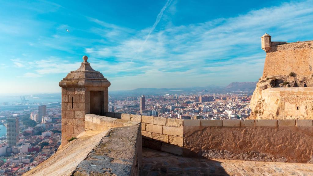 El Castillo de Santa Bárbara, Alicante.