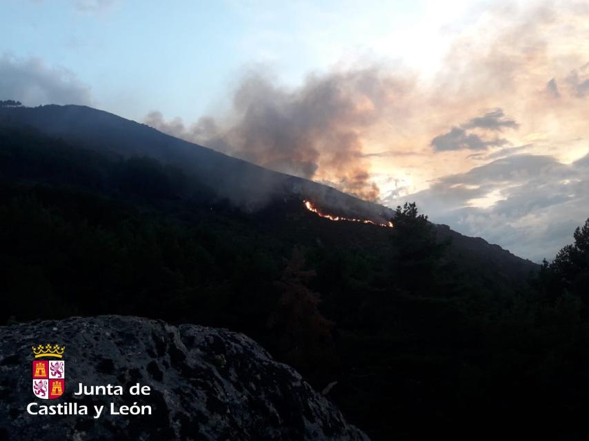 Imagen de uno de los incendios activos en Castilla y León
