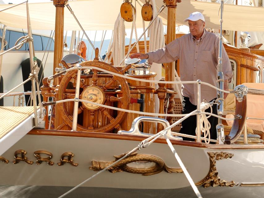 Mohamed Al-Fayed navegando en las costas de St. Tropez.