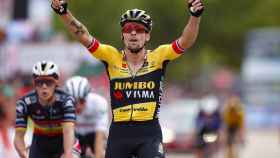 Roglic, celebra su victoria en La Vuelta a España.