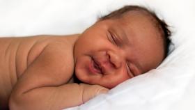 Un bebé recién nacido, en una imagen de archivo.