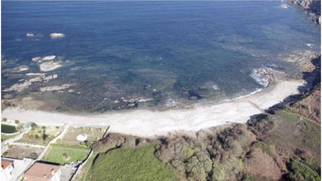 Playa de Bastiagueiro Pequeño en Oleiros.