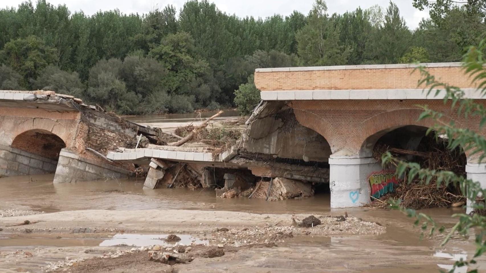 Uno de los puentes afectados de la zona del suroeste por la DANA, este lunes.