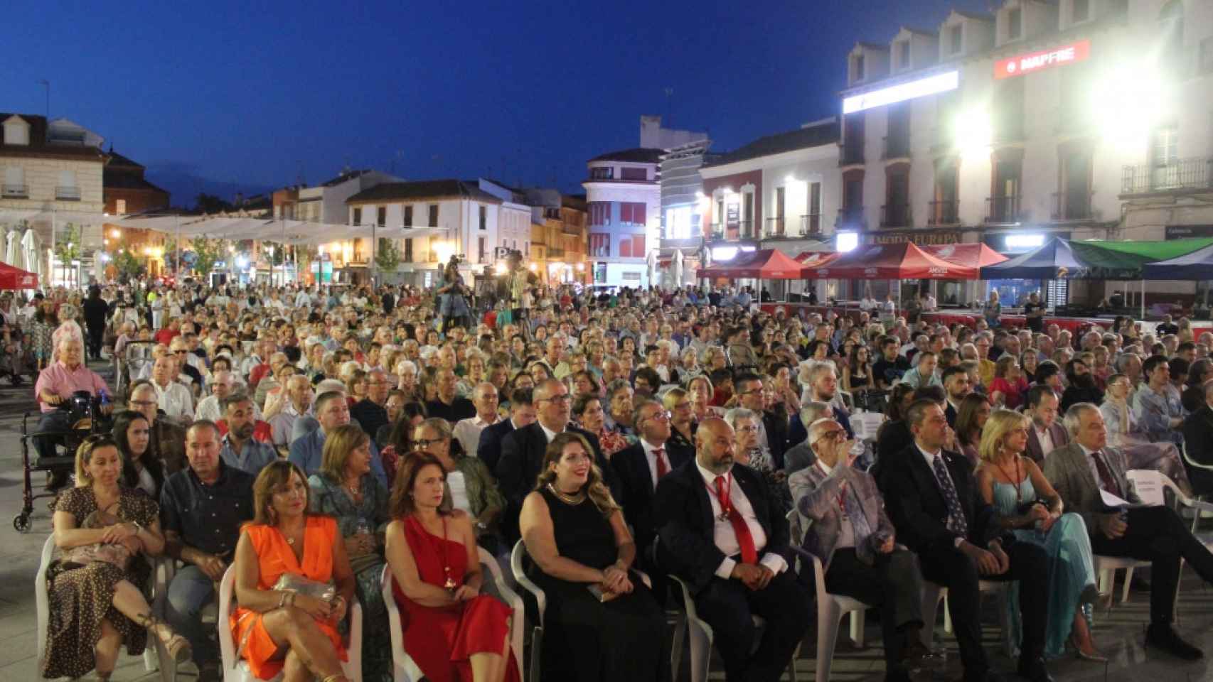 Un amplio público estuvo presente durante el acto de pregón en las fiestas de Alcázar de San Juan.