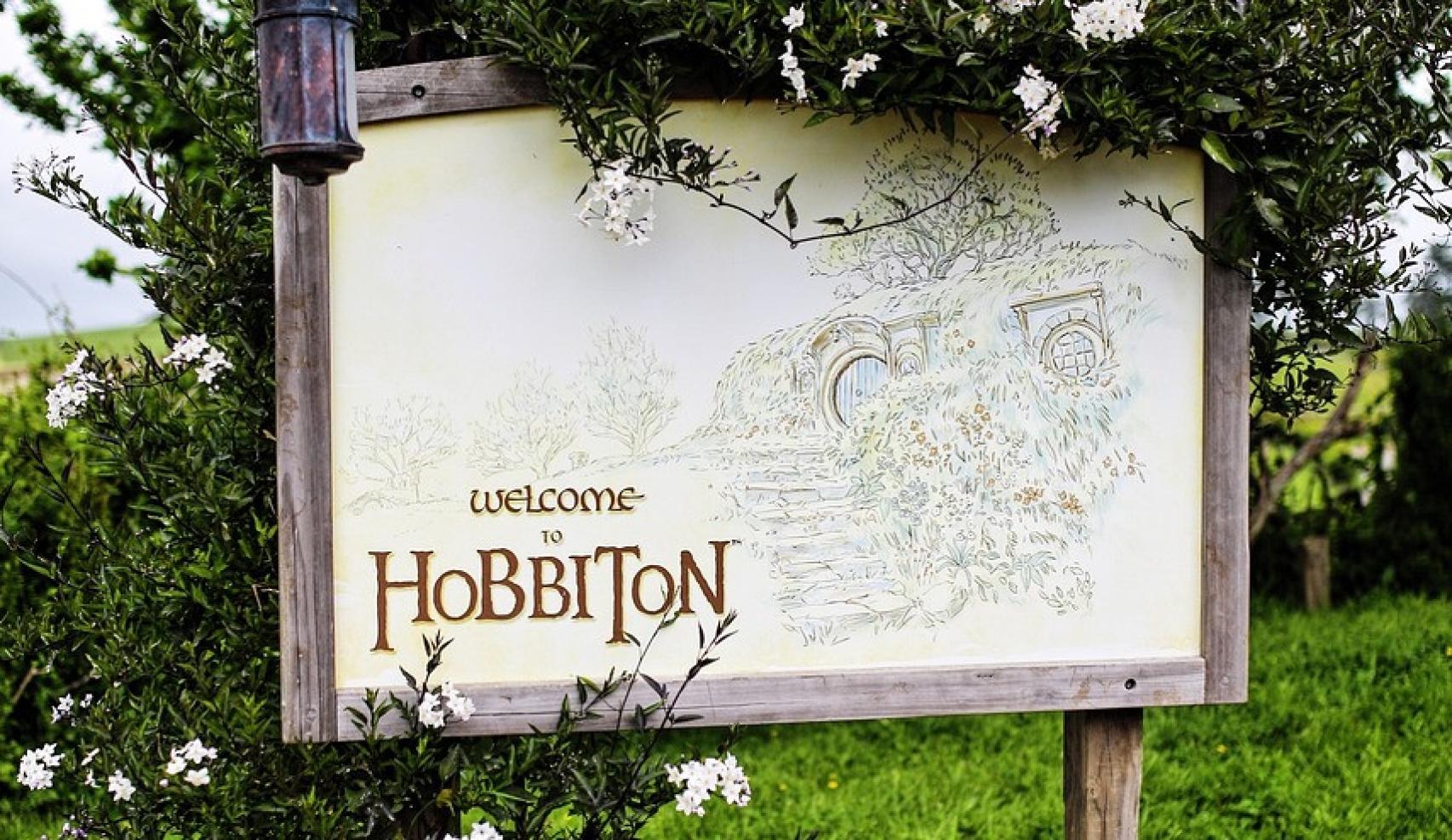 Cartel de 'Welcome to Hobbiton'.
