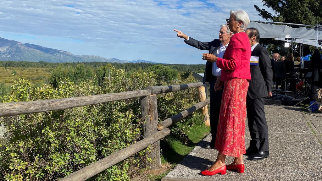 El presidente de la Fed, Jerome Powell, la presidenta del BCE, Christine Lagarde, y el gobernador del Banco de Japón, Kazuo Ueda, en el simposio de Jackson Hole.