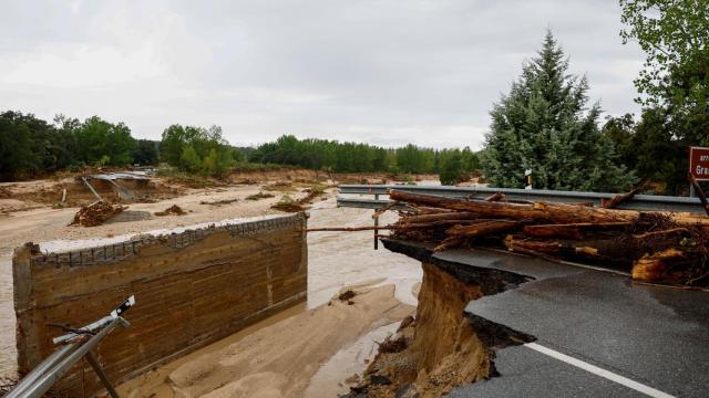 Puente derrumbado en Aldea del Fresno (Madrid), por la crecida del río Alberche.