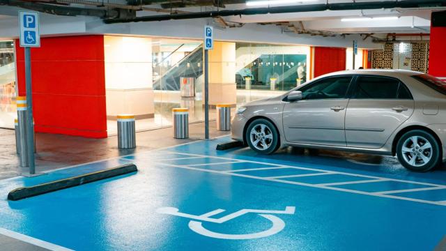 Plaza de aparcamiento para personas con diversidad motora