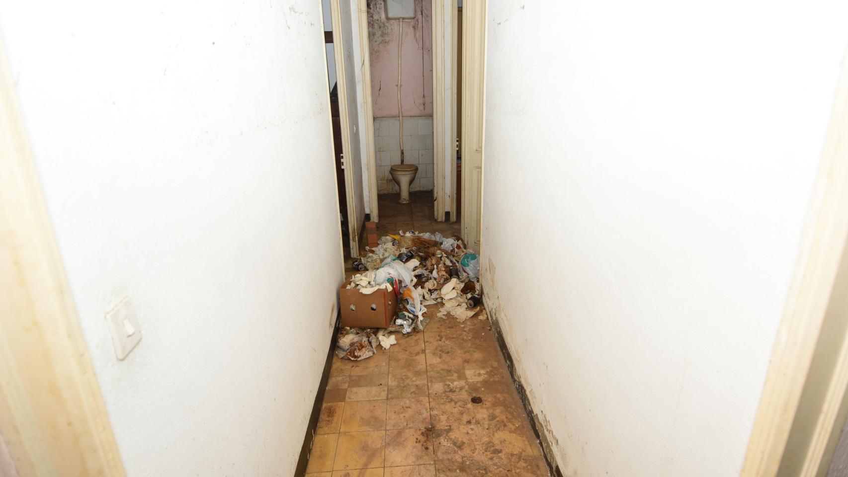 El interior de una vivienda de alguien con síndrome de Diógenes, en una imagen de archivo.